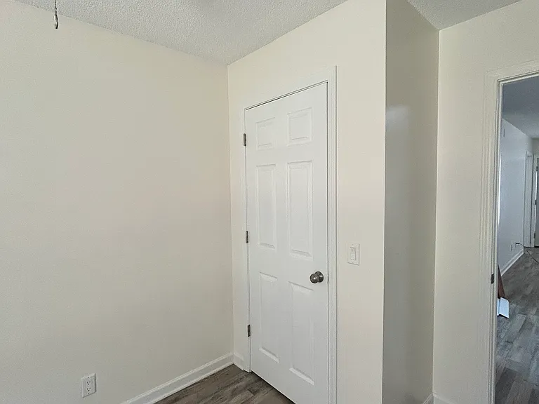 220 Anthony Ln #D — Photo 9