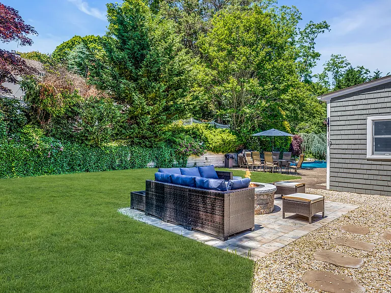 345 Colonial Rd — Photo 43