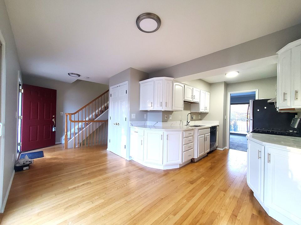 Bright Open floor plan