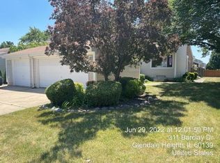 311 Barclay Dr, Glendale Heights, IL