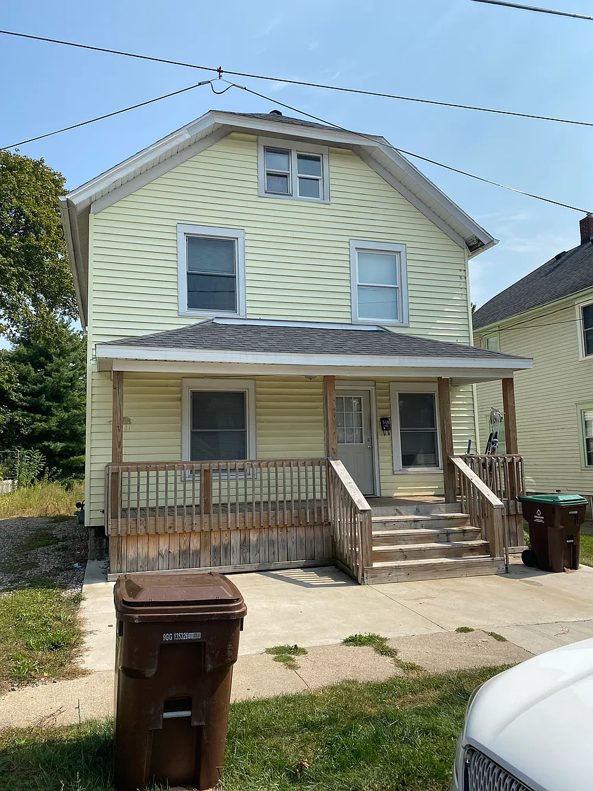 608 Bidwell St photo 1