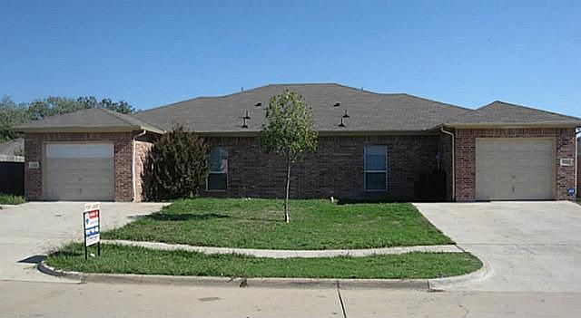 1st image of 924 Lake Dr