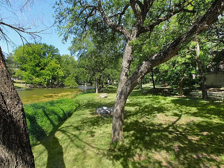 Settlers Landing — Photo 12
