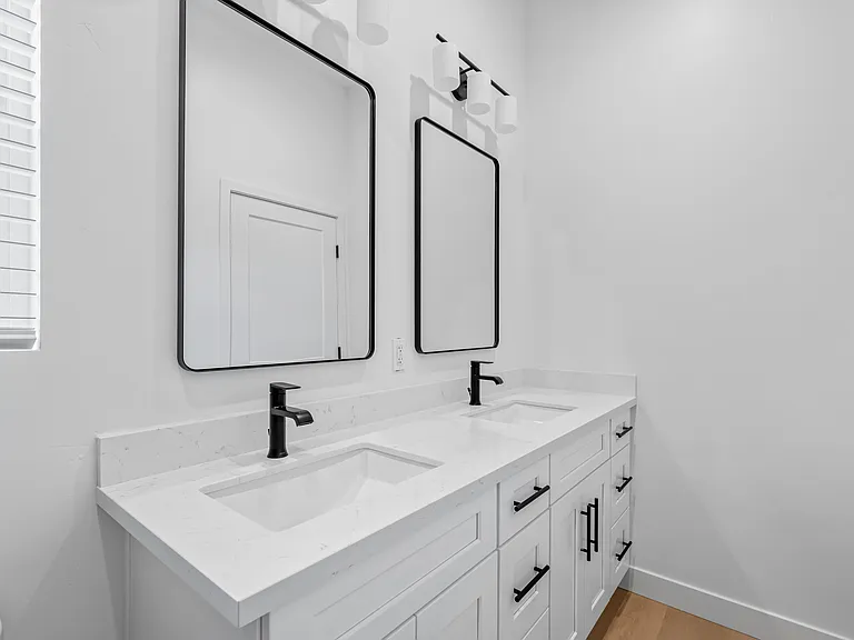 131 Diana St #13 — Photo 12