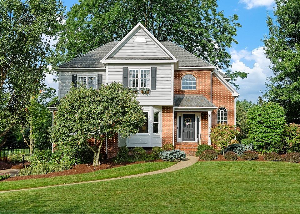 1st image of 151 Pinehurst Dr