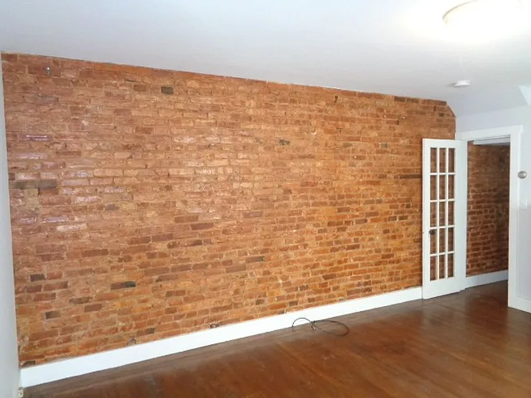 4025 Falls Rd — Photo 3