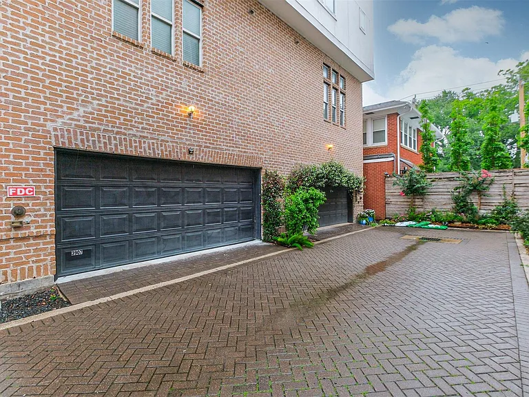 3907 Austin St — Photo 39