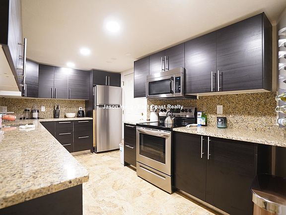 2nd image of 73 Thatcher St #1002