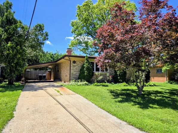 909 E Burkwood Dr, Urbana, IL 61801