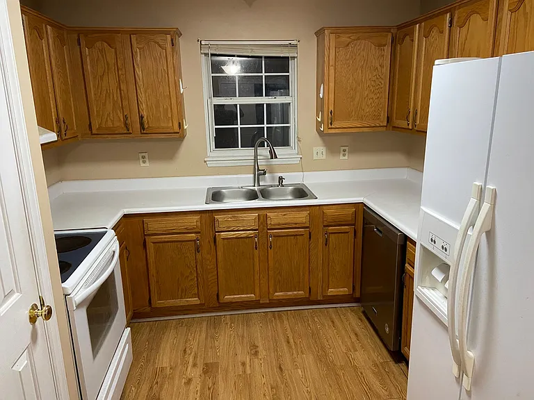 5400 Dorcas St — Photo 3