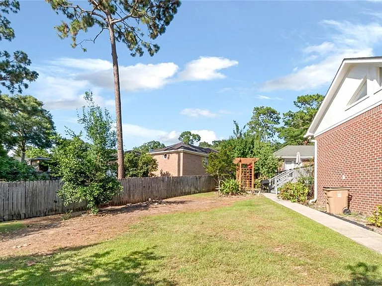 7490 Quency Dr — Photo 47