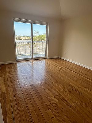 4th image of 298 Zerega Ave Floor 2