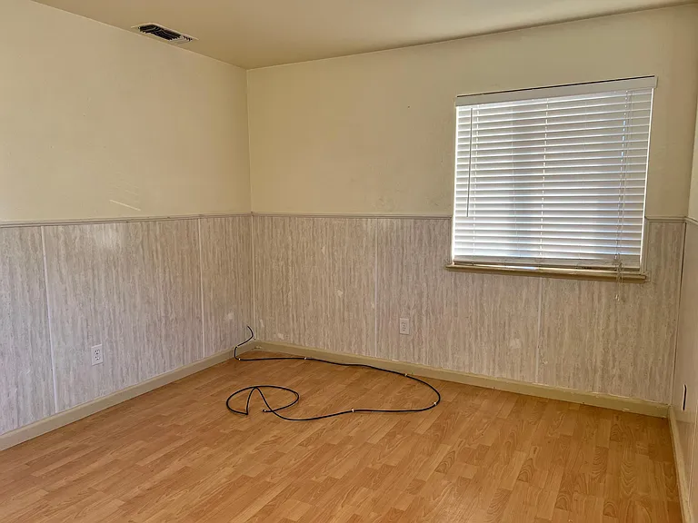 1717 Carousel Dr — Photo 7