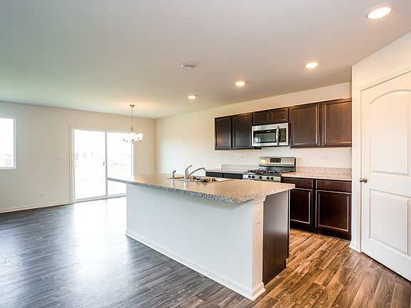 2nd image of 1496 Crest Dr