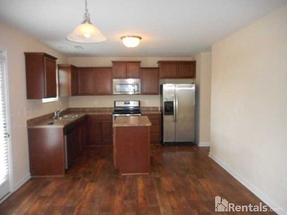 4th image of 300 Groves Stone Dr