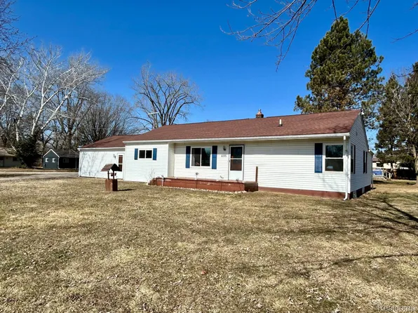 6195 Roberta St, Burton, MI 48509