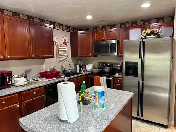 115 Ledgecrest Dr, Worcester, MA 01603