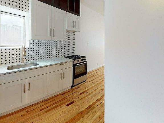 3rd image of 346 W 52nd St #4CC