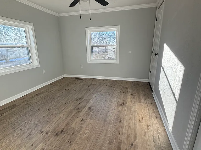 204 W England Ave — Photo 10