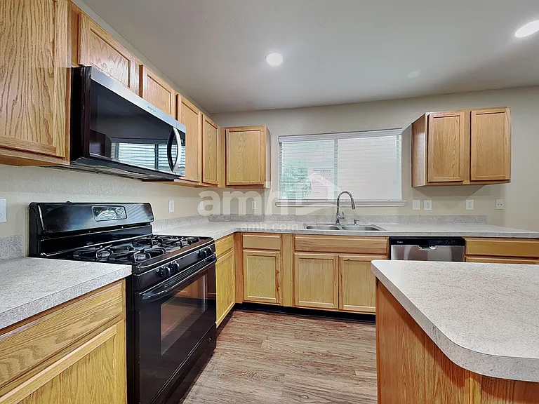 8102 Sweetstone Bluff Ln — Photo 3