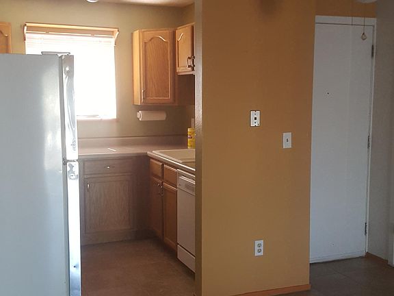 2nd image of 3146 Lakeside Dr APT 203