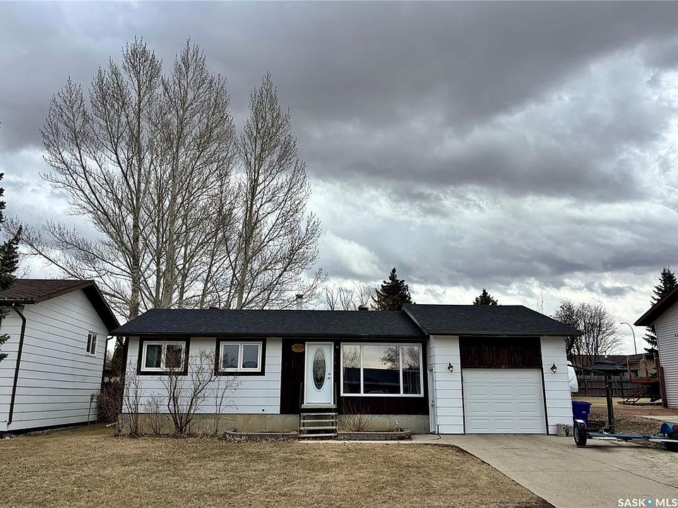 1st image of 141 Stewart CRESCENT