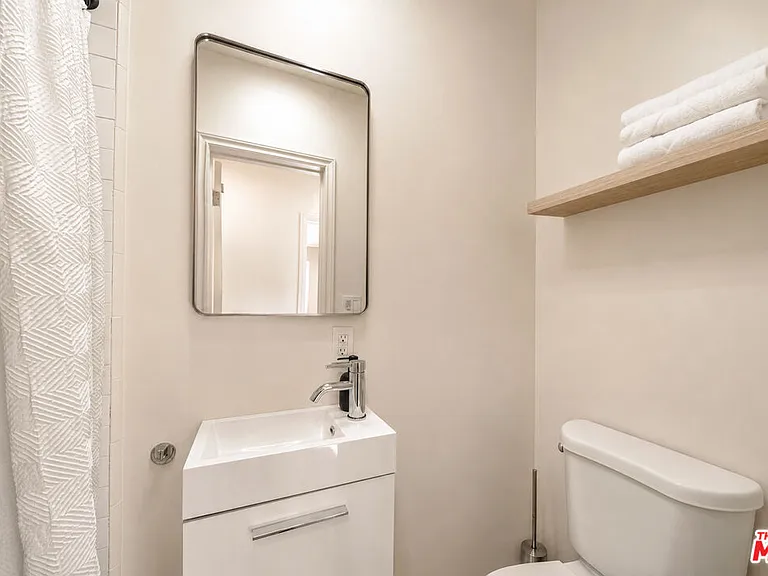 6537 Moore Dr — Photo 18