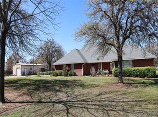 967 Newport Rd, Lone Grove, OK 73443