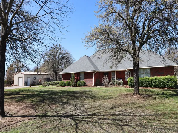 967 Newport Rd, Lone Grove, OK 73443