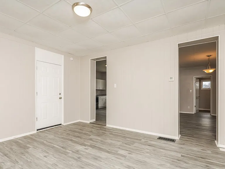 1467660_018_living_room_13347913.jpg