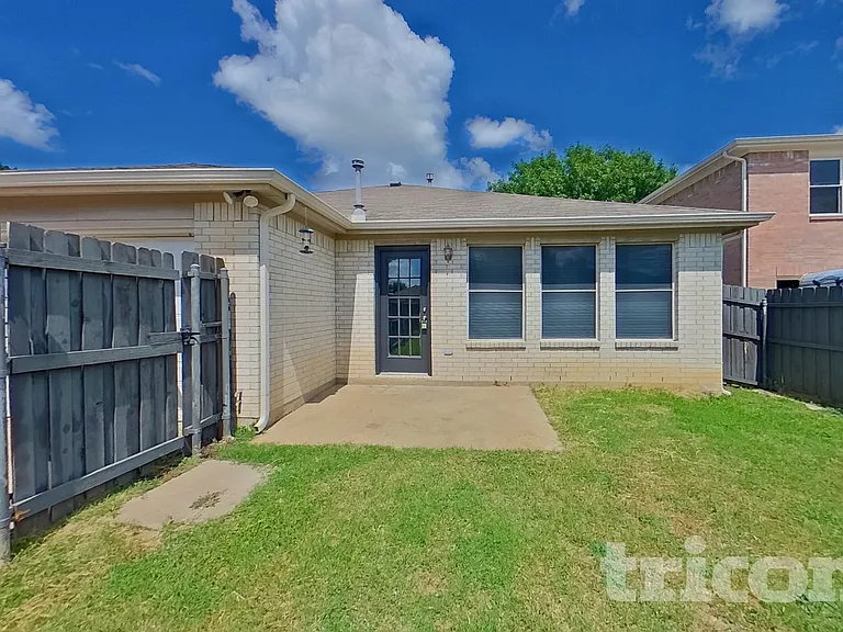 2949 Monticello Ln — Photo 18
