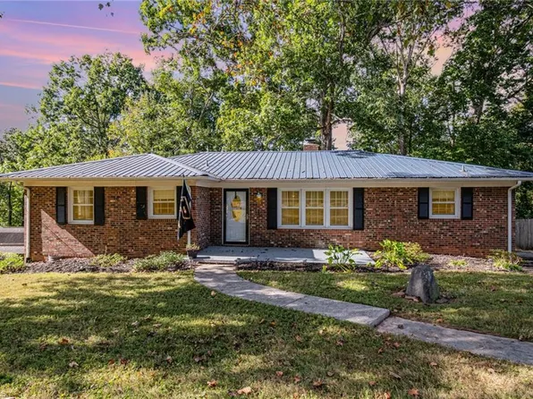 2453 Rockwood Rd, Asheboro, NC 27205