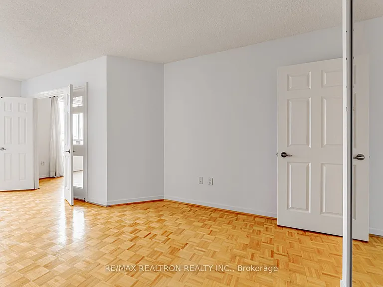 284 Bloor St W #903 — Photo 7