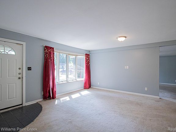4th image of 21725 Ulrich St