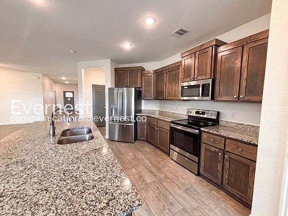 4th image of 2215 Hornbeam St