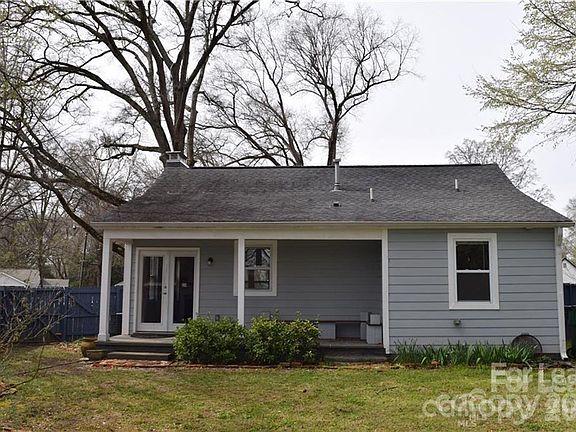 3rd image of 1221 Meadow Ln