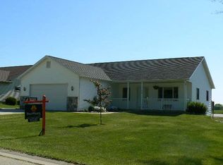 590 Oak Hill Dr, Pardeeville, WI 53954
