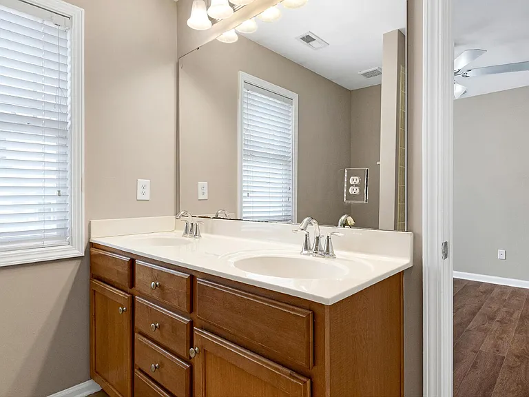 711-60 Keystone Park Dr — Photo 22