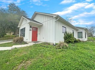317 E 8th St, Shiner, TX 77984