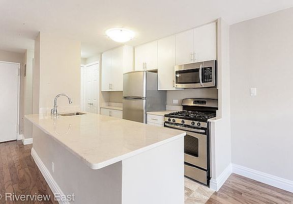 4th image of 251 E 32nd St #4-B