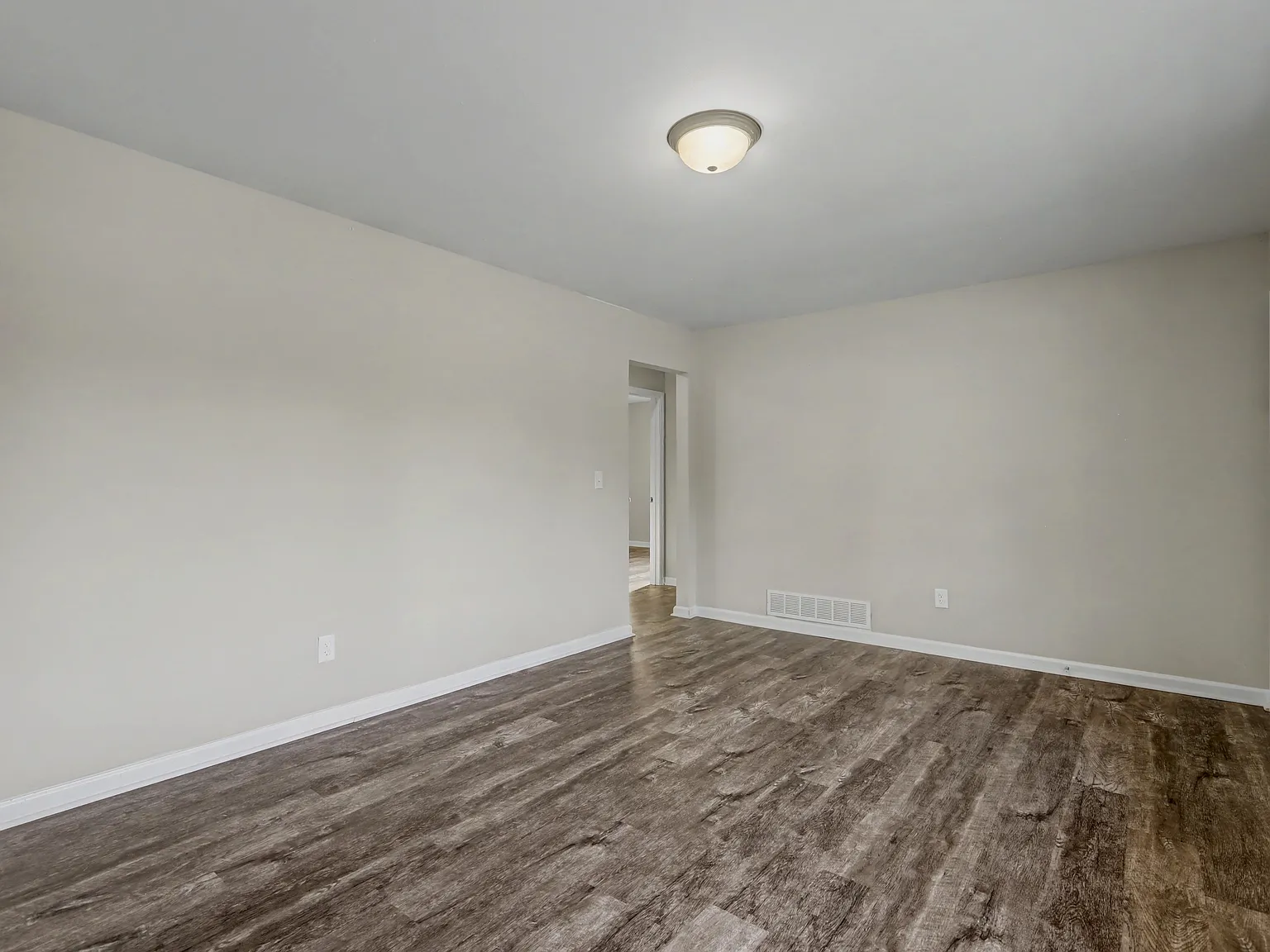 3 bed, 1190 sqft, $1,550 — Photo 3