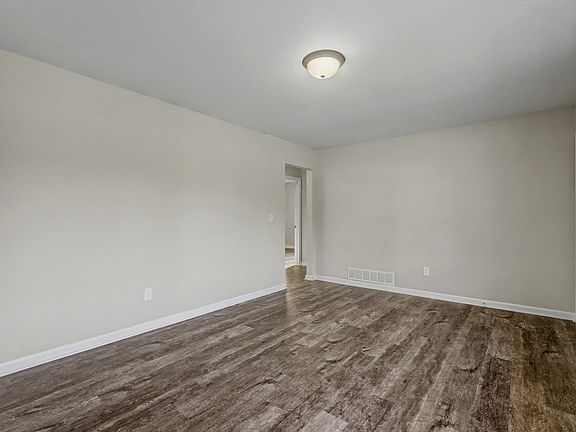 3rd image of 118 Ingleside Dr
