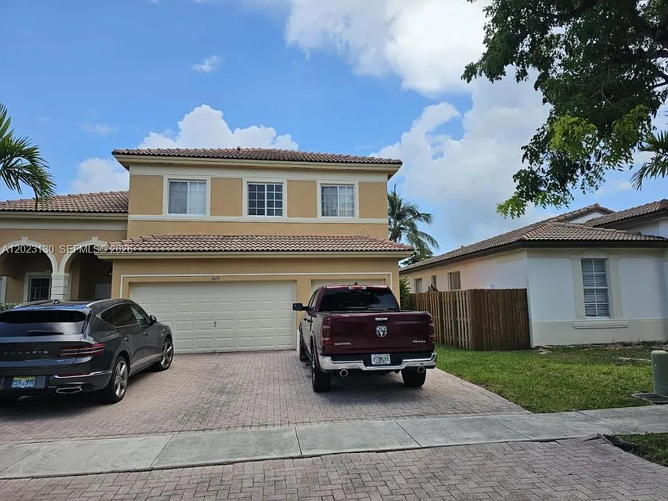 1423 NE 40th Rd