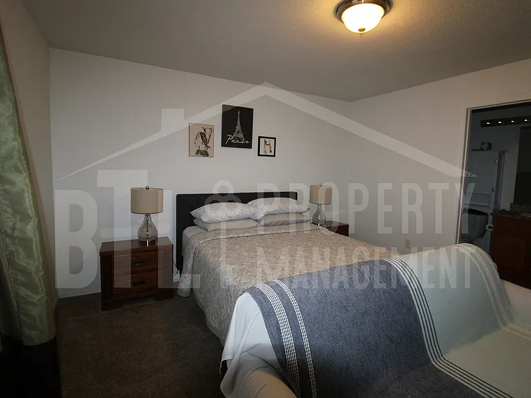 2910 Vineyards Pkwy #4 — Photo 10