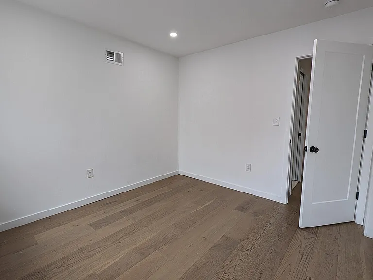 2232 N Mascher St — Photo 13