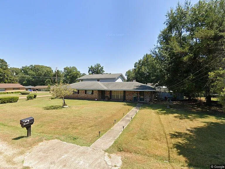 5 bed, 2.5 bath, 3781 sqft, $2,000 — Photo 1