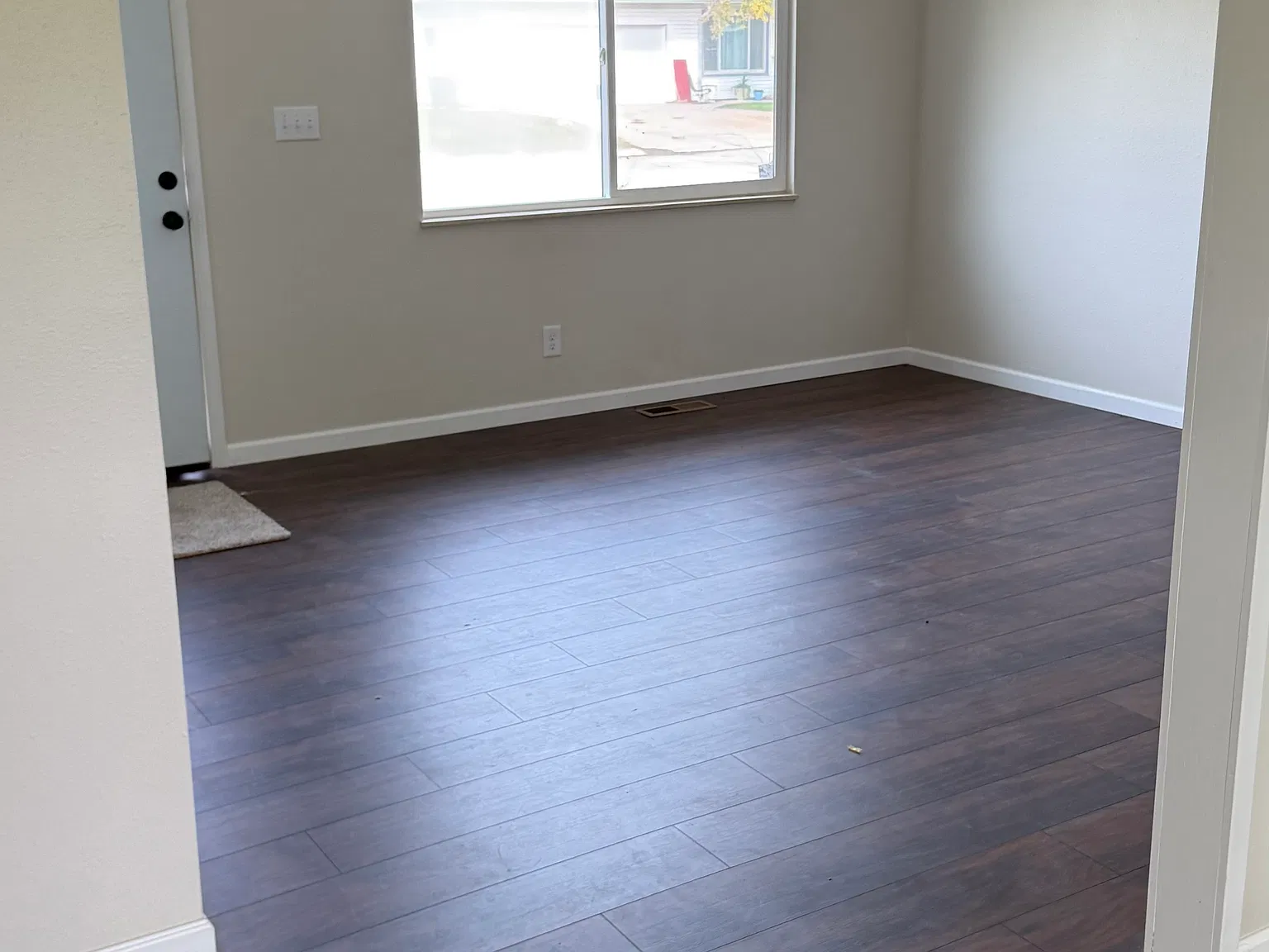 3 bed, 960 sqft, $1,200 — Photo 2
