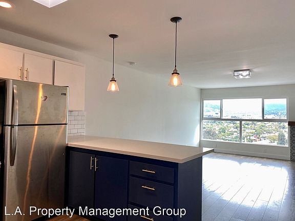 2nd image of 2965 Waverly Dr #33