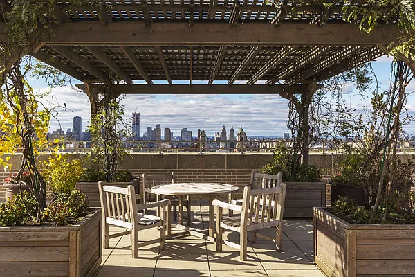 Sold by Compass | media 10