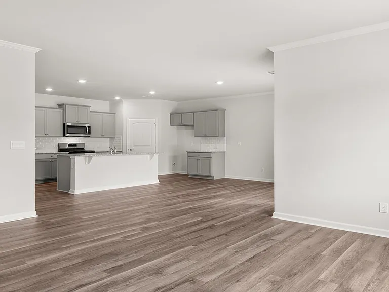 103 Babcock Dr NE — Photo 2